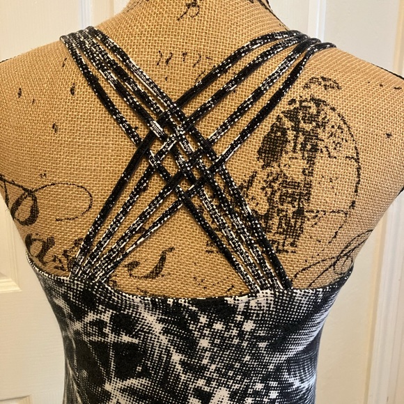 Calvin Klein floral pixelated print b&w strappy sports workout shelf bra tank S - Picture 4 of 15